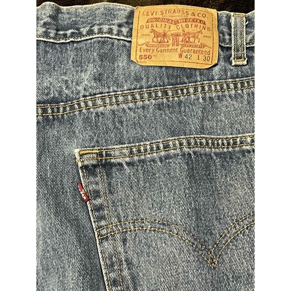 Levis 550 Jeans Mens 42x30 Blue Denim Relaxed Fit Tapered Leg Light Wash Zip Fly - Picture 4 of 10